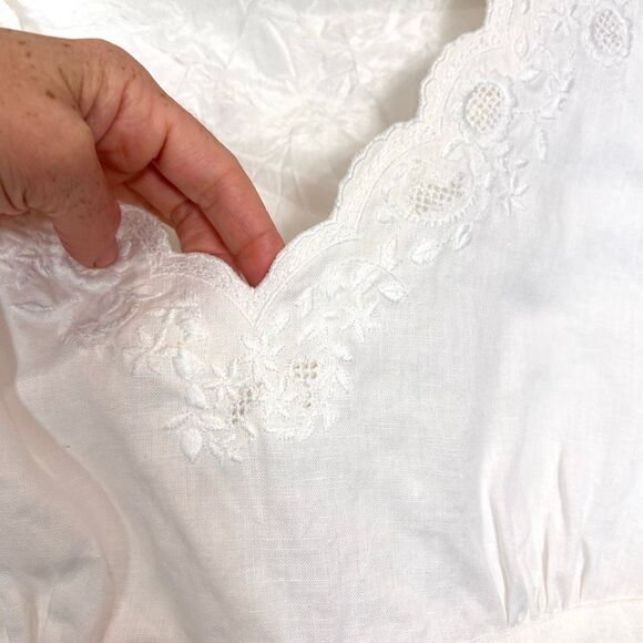 Ann Taylor Top Vintage Linen 12 White Sleeveless Embroidered Scallop V Blouse - Picture 6 of 15